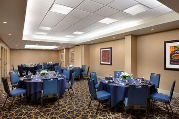 هتل Embassy Suites By Hilton San Antonio Airport