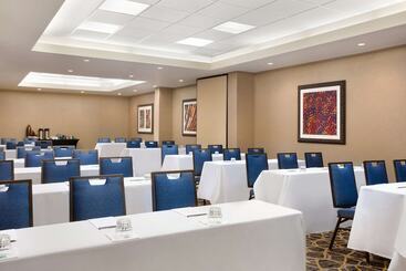 هتل Embassy Suites By Hilton San Antonio Airport