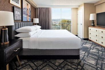 هتل Embassy Suites San Francisco Airport   South San Francisco