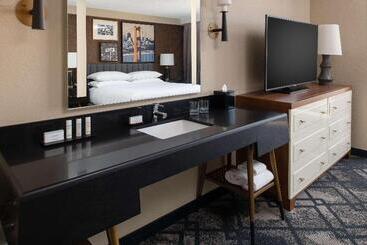 هتل Embassy Suites San Francisco Airport   South San Francisco