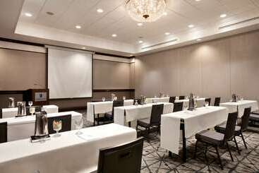هتل Embassy Suites By Hilton San Francisco Airport Waterfront