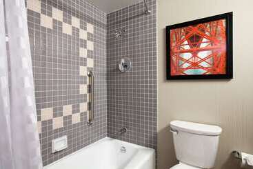 هتل Embassy Suites By Hilton San Francisco Airport Waterfront