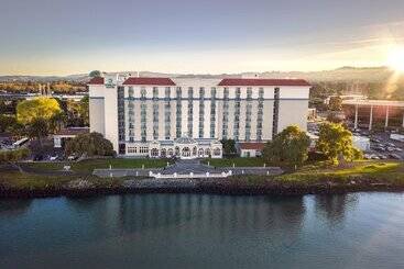 هتل Embassy Suites By Hilton San Francisco Airport Waterfront