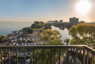هتل Embassy Suites By Hilton San Francisco Airport Waterfront