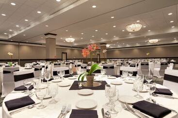 هتل Embassy Suites By Hilton San Francisco Airport Waterfront