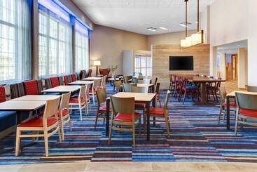 Hotel Fairfield Inn & Suites By Marriott Cape Cod Hyannis