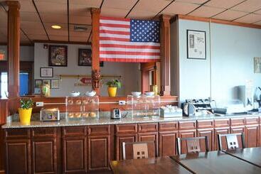 هتل Falmouth Inn