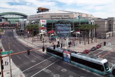 هتل Holiday Inn And Suites Phoenix Airport North, An Ihg