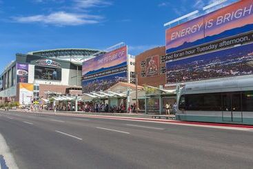 هتل Holiday Inn And Suites Phoenix Airport North, An Ihg