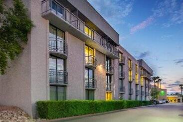 هتل Holiday Inn And Suites Phoenix Airport North, An Ihg