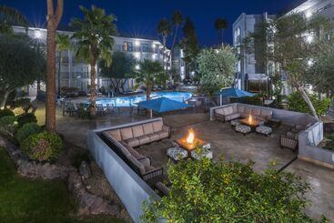 هتل Holiday Inn And Suites Phoenix Airport North, An Ihg