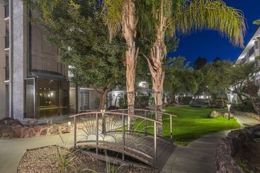 هتل Holiday Inn And Suites Phoenix Airport North, An Ihg