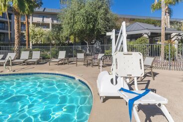 هتل Holiday Inn And Suites Phoenix Airport North, An Ihg