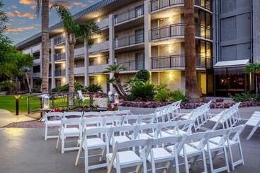 هتل Holiday Inn And Suites Phoenix Airport North, An Ihg