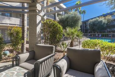 هتل Holiday Inn And Suites Phoenix Airport North, An Ihg