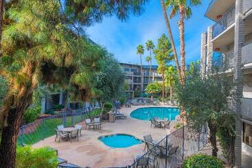 هتل Holiday Inn And Suites Phoenix Airport North, An Ihg