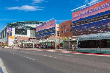 هتل Holiday Inn And Suites Phoenix Airport North, An Ihg