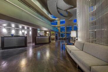 هتل Holiday Inn And Suites Phoenix Airport North, An Ihg