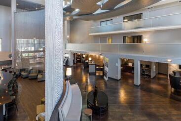 هتل Holiday Inn And Suites Phoenix Airport North, An Ihg
