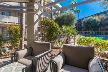 هتل Holiday Inn And Suites Phoenix Airport North, An Ihg