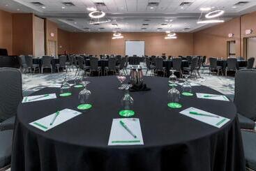 هتل Holiday Inn And Suites Phoenix Airport North, An Ihg