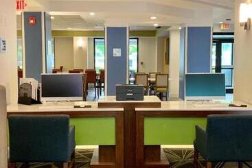 Holiday Inn Express Hotel & Suites Miami   Hialeah, An Ihg