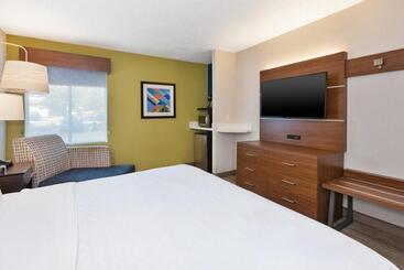 בית מלון כפרי Holiday Inn Express   Waldorf, An Ihg