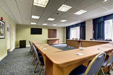 هتل Holiday Inn Express   Atlanta Kennesaw, An Ihg