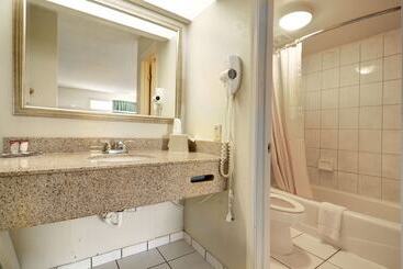 هتل Key West Inn Newport News