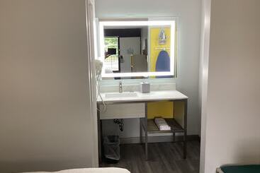 هتل Days Inn By Wyndham Baltimore Northwest