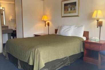 هتل Knights Inn Mackinaw City