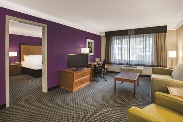 هتل Howard Johnson By Wyndham Sacramento Downtown