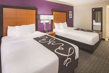 هتل Howard Johnson By Wyndham Sacramento Downtown