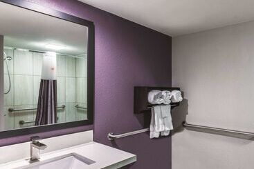 هتل La Quinta By Wyndham Colorado Springs North