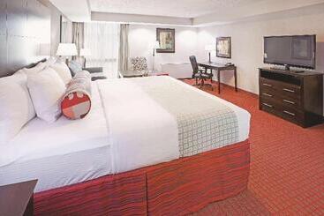 La Quinta Inn & Suites By Wyndham Dallas I35 Walnut Hill Ln - 댈러스