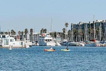 هتل Marina Del Rey Marriott