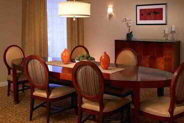 هتل Marriott At The University Of Dayton