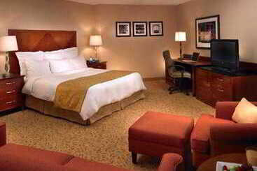 هتل Marriott At The University Of Dayton