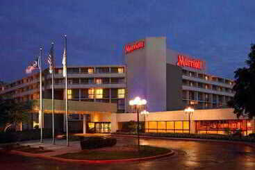 هتل Marriott At The University Of Dayton