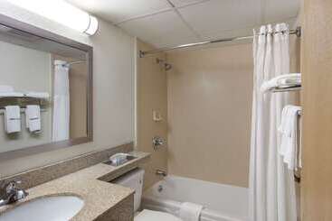هتل Quality Inn Central