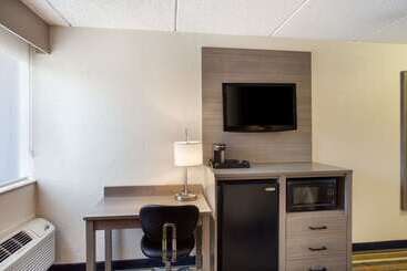 هتل Quality Inn Central