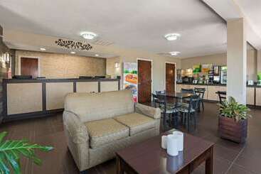 هتل Quality Inn