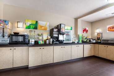 هتل Quality Inn