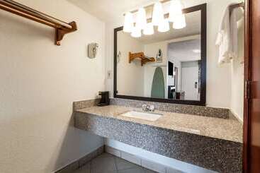 هتل Quality Inn