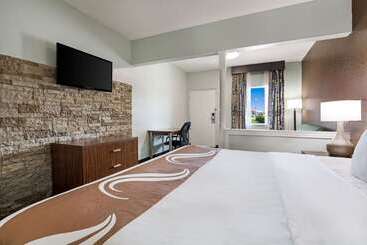هتل Quality Inn