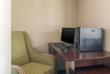 هتل Quality Inn