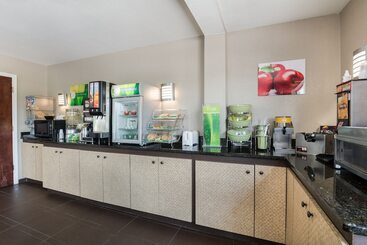 هتل Quality Inn