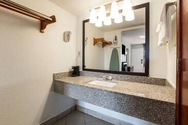 هتل Quality Inn