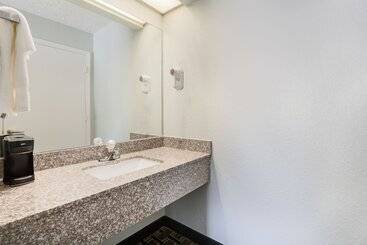 هتل Quality Inn