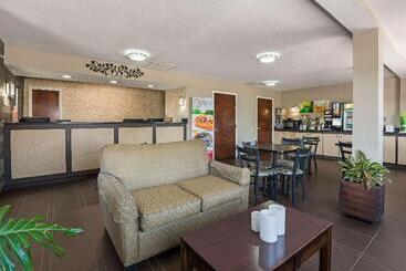 هتل Quality Inn